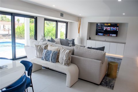 House in Pompano Beach, Florida 4 bedrooms, 224.08 sq.m. № 2012830 - photo 4