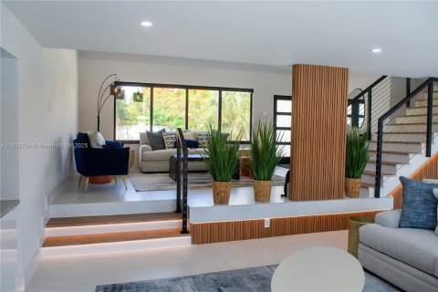 House in Pompano Beach, Florida 4 bedrooms, 224.08 sq.m. № 2012830 - photo 6