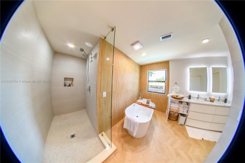 House in Pompano Beach, Florida 4 bedrooms, 224.08 sq.m. № 2012830 - photo 29