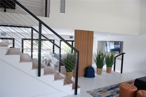 House in Pompano Beach, Florida 4 bedrooms, 224.08 sq.m. № 2012830 - photo 11