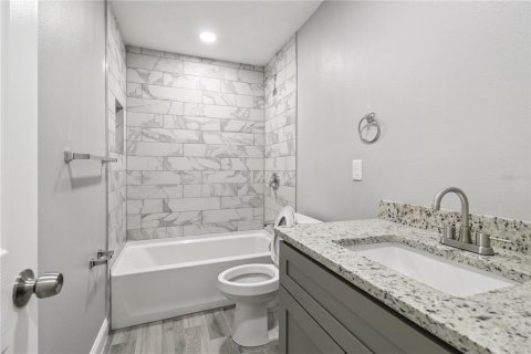 House in Orlando, Florida 5 bedrooms, 195.09 sq.m. № 1837900 - photo 11
