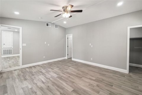 House in Orlando, Florida 5 bedrooms, 195.09 sq.m. № 1837900 - photo 24