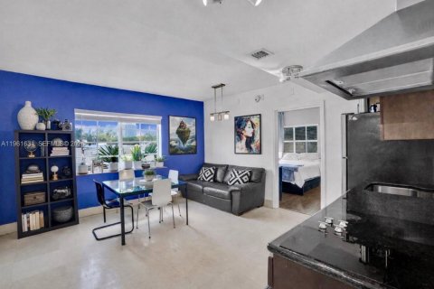 Condo in Miami Beach, Florida, 1 bedroom  № 2024781 - photo 4