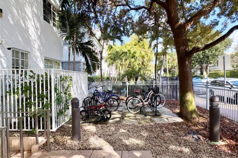 Condo in Miami Beach, Florida, 1 bedroom  № 2024781 - photo 9