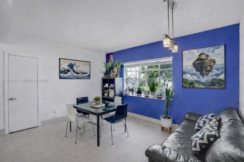 Condo in Miami Beach, Florida, 1 bedroom  № 2024781 - photo 2