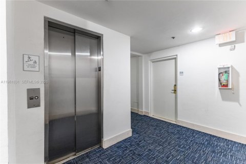 Condominio en venta en Miami Beach, Florida, 1 dormitorio, 48.68 m2 № 2024781 - foto 12