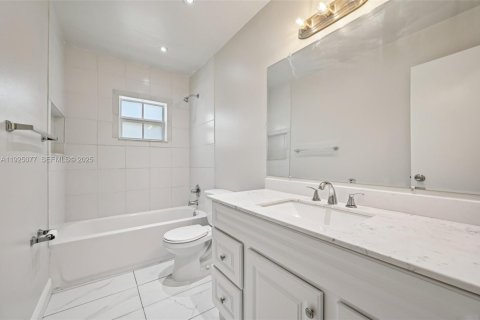 Casa en venta en Port St. Lucie, Florida, 3 dormitorios, 150.04 m2 № 1983792 - foto 24