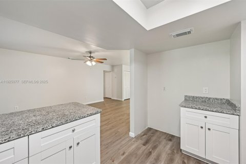 Casa en venta en Port St. Lucie, Florida, 3 dormitorios, 150.04 m2 № 1983792 - foto 15