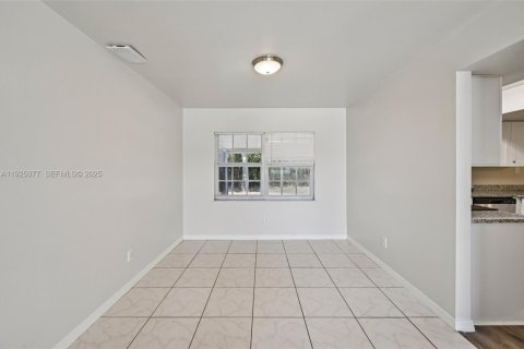 Casa en venta en Port St. Lucie, Florida, 3 dormitorios, 150.04 m2 № 1983792 - foto 8
