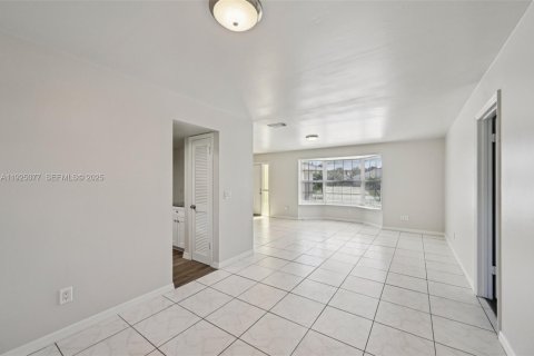 Casa en venta en Port St. Lucie, Florida, 3 dormitorios, 150.04 m2 № 1983792 - foto 21