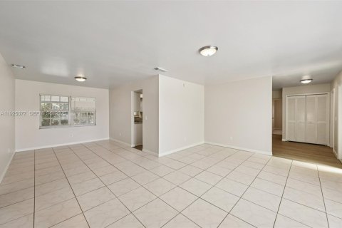 Casa en venta en Port St. Lucie, Florida, 3 dormitorios, 150.04 m2 № 1983792 - foto 7