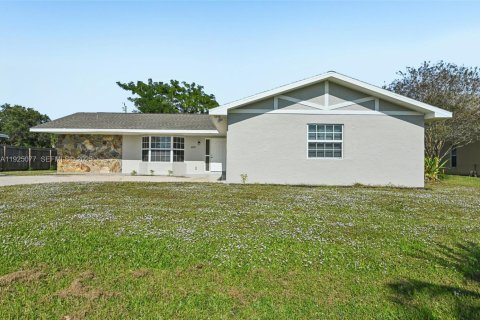 Casa en venta en Port St. Lucie, Florida, 3 dormitorios, 150.04 m2 № 1983792 - foto 1