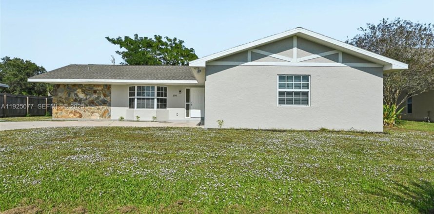 Casa en Port St. Lucie, Florida 3 dormitorios, 150.04 m2 № 1983792