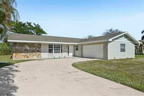 Casa en venta en Port St. Lucie, Florida, 3 dormitorios, 150.04 m2 № 1983792 - foto 2