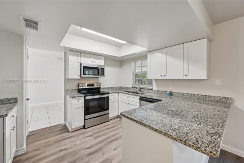 Casa en venta en Port St. Lucie, Florida, 3 dormitorios, 150.04 m2 № 1983792 - foto 12