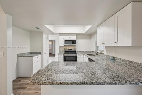 Casa en venta en Port St. Lucie, Florida, 3 dormitorios, 150.04 m2 № 1983792 - foto 13