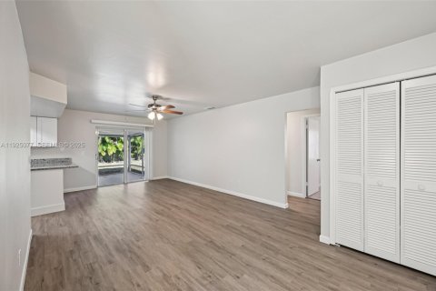 Casa en venta en Port St. Lucie, Florida, 3 dormitorios, 150.04 m2 № 1983792 - foto 10