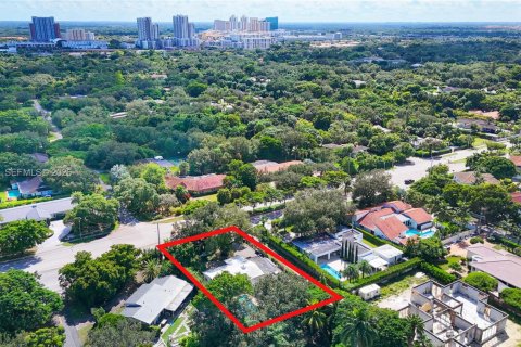 House in South Miami, Florida 4 bedrooms, 242.85 sq.m. № 2401274 - photo 18