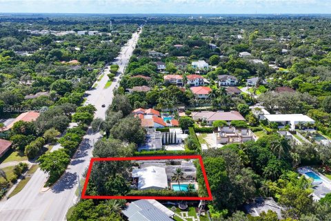 House in South Miami, Florida 4 bedrooms, 242.85 sq.m. № 2401274 - photo 17