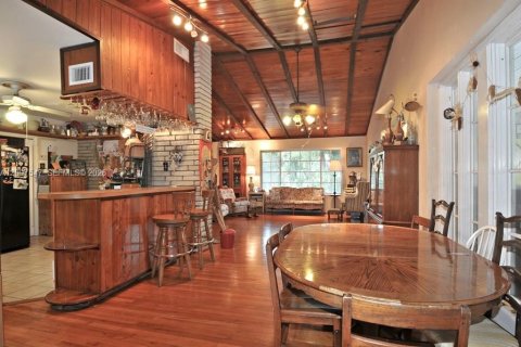 House in South Miami, Florida 4 bedrooms, 242.85 sq.m. № 2401274 - photo 7