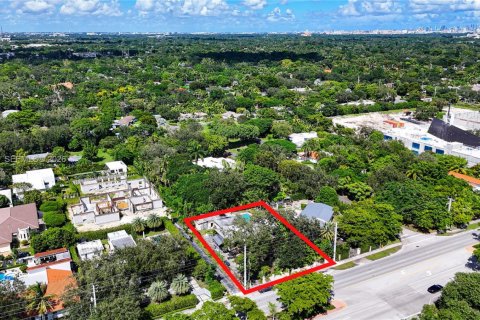 House in South Miami, Florida 4 bedrooms, 242.85 sq.m. № 2401274 - photo 11