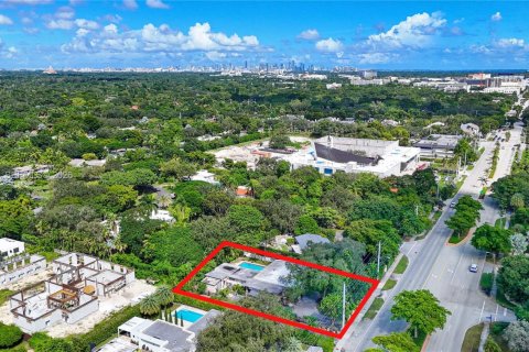 House in South Miami, Florida 4 bedrooms, 242.85 sq.m. № 2401274 - photo 13