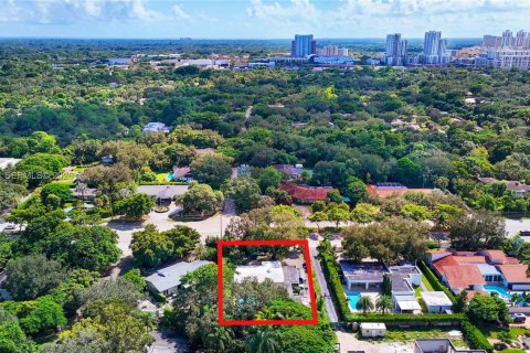 House in South Miami, Florida 4 bedrooms, 242.85 sq.m. № 2401274 - photo 19