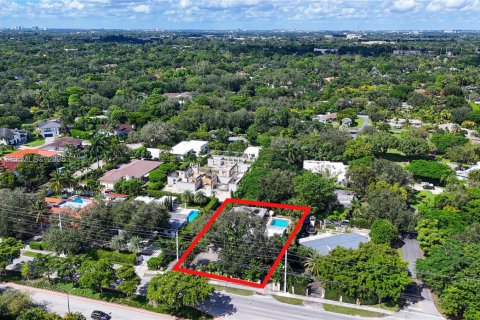 House in South Miami, Florida 4 bedrooms, 242.85 sq.m. № 2401274 - photo 12
