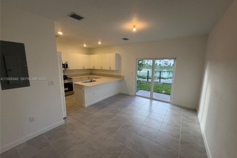 Touwnhouse à louer à Homestead, Floride: 3 chambres № 1984732 - photo 5