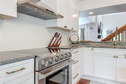 Townhouse in Sarasota, Florida 3 bedrooms, 177.63 sq.m. № 2143274 - photo 11