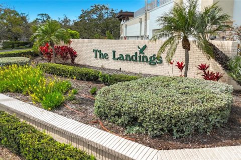 Townhouse in Sarasota, Florida 3 bedrooms, 177.63 sq.m. № 2143274 - photo 2