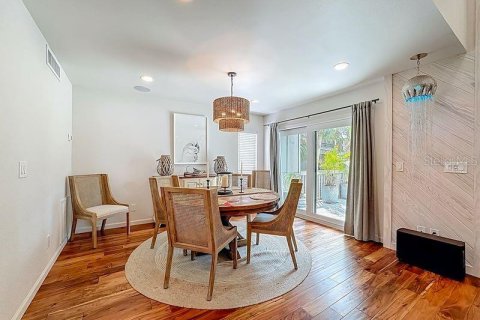 Townhouse in Sarasota, Florida 3 bedrooms, 177.63 sq.m. № 2143274 - photo 14