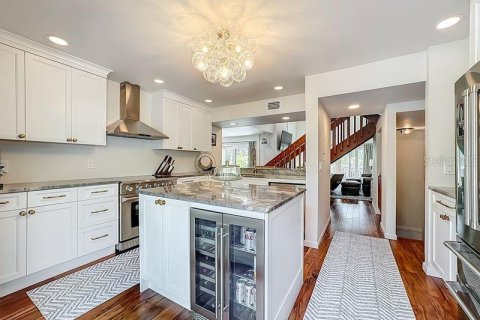 Townhouse in Sarasota, Florida 3 bedrooms, 177.63 sq.m. № 2143274 - photo 13
