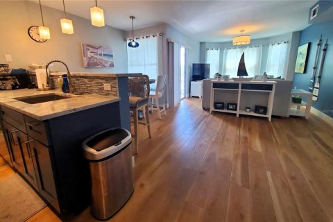 Condo in New Port Richey, Florida, 1 bedroom  № 1620788 - photo 5