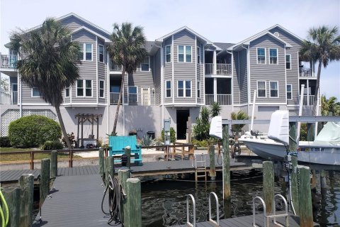 Condo in New Port Richey, Florida, 1 bedroom  № 1620788 - photo 1