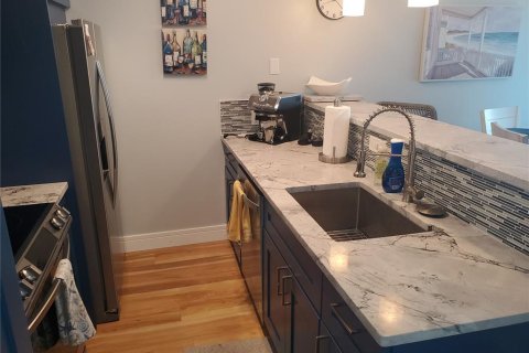 Condo in New Port Richey, Florida, 1 bedroom  № 1620788 - photo 11