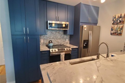 Condo in New Port Richey, Florida, 1 bedroom  № 1620788 - photo 12