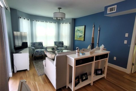 Condo in New Port Richey, Florida, 1 bedroom  № 1620788 - photo 19