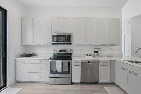 Touwnhouse à louer à Tampa, Floride: 2 chambres, 162.39 m2 № 2118025 - photo 13