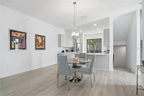 Touwnhouse à louer à Tampa, Floride: 2 chambres, 162.39 m2 № 2118025 - photo 22
