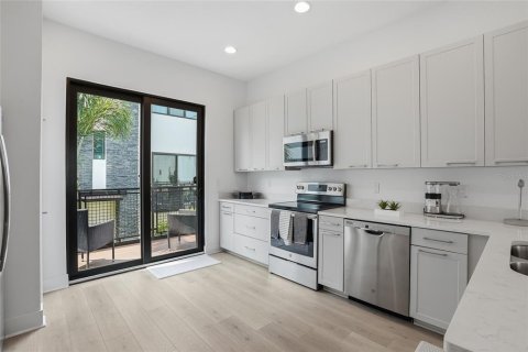 Touwnhouse à louer à Tampa, Floride: 2 chambres, 162.39 m2 № 2118025 - photo 27