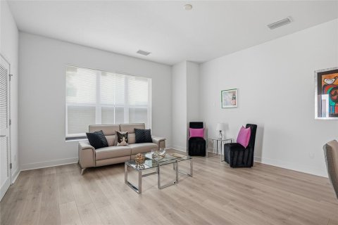 Touwnhouse à louer à Tampa, Floride: 2 chambres, 162.39 m2 № 2118025 - photo 23