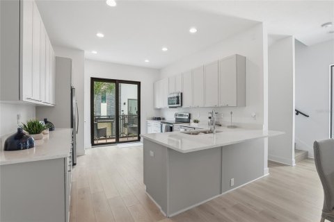 Touwnhouse à louer à Tampa, Floride: 2 chambres, 162.39 m2 № 2118025 - photo 12