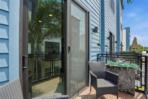 Touwnhouse à louer à Tampa, Floride: 2 chambres, 162.39 m2 № 2118025 - photo 3