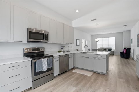 Touwnhouse à louer à Tampa, Floride: 2 chambres, 162.39 m2 № 2118025 - photo 14