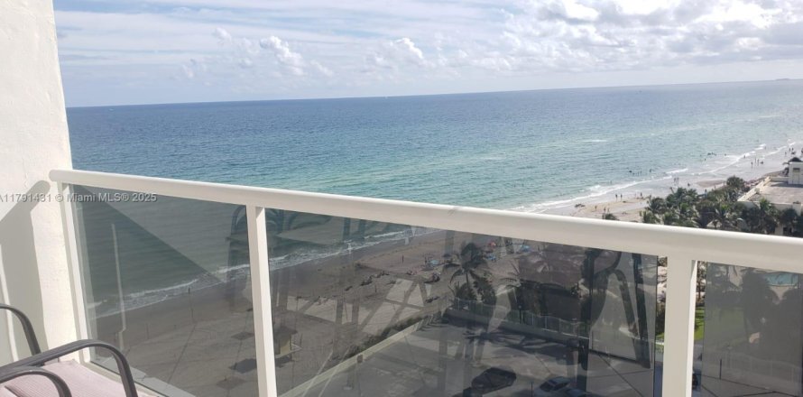 Condo in Hollywood, Florida, 2 bedrooms № 1934213
