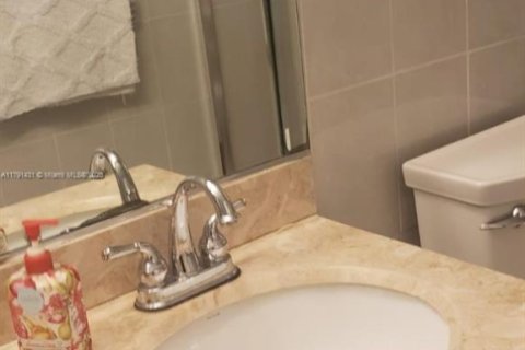 Condominio en alquiler en Hollywood, Florida, 2 dormitorios, 115.94 m2 № 1934213 - foto 18