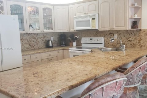 Condominio en alquiler en Hollywood, Florida, 2 dormitorios, 115.94 m2 № 1934213 - foto 5