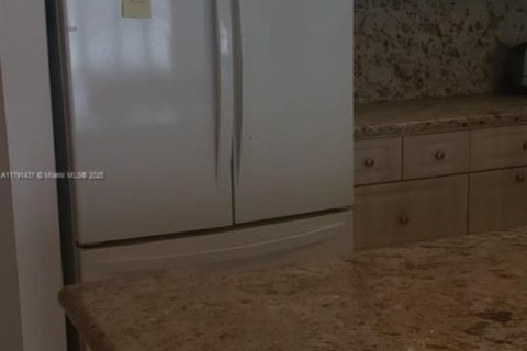 Condominio en alquiler en Hollywood, Florida, 2 dormitorios, 115.94 m2 № 1934213 - foto 4