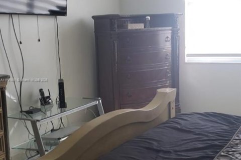 Condominio en alquiler en Hollywood, Florida, 2 dormitorios, 115.94 m2 № 1934213 - foto 12